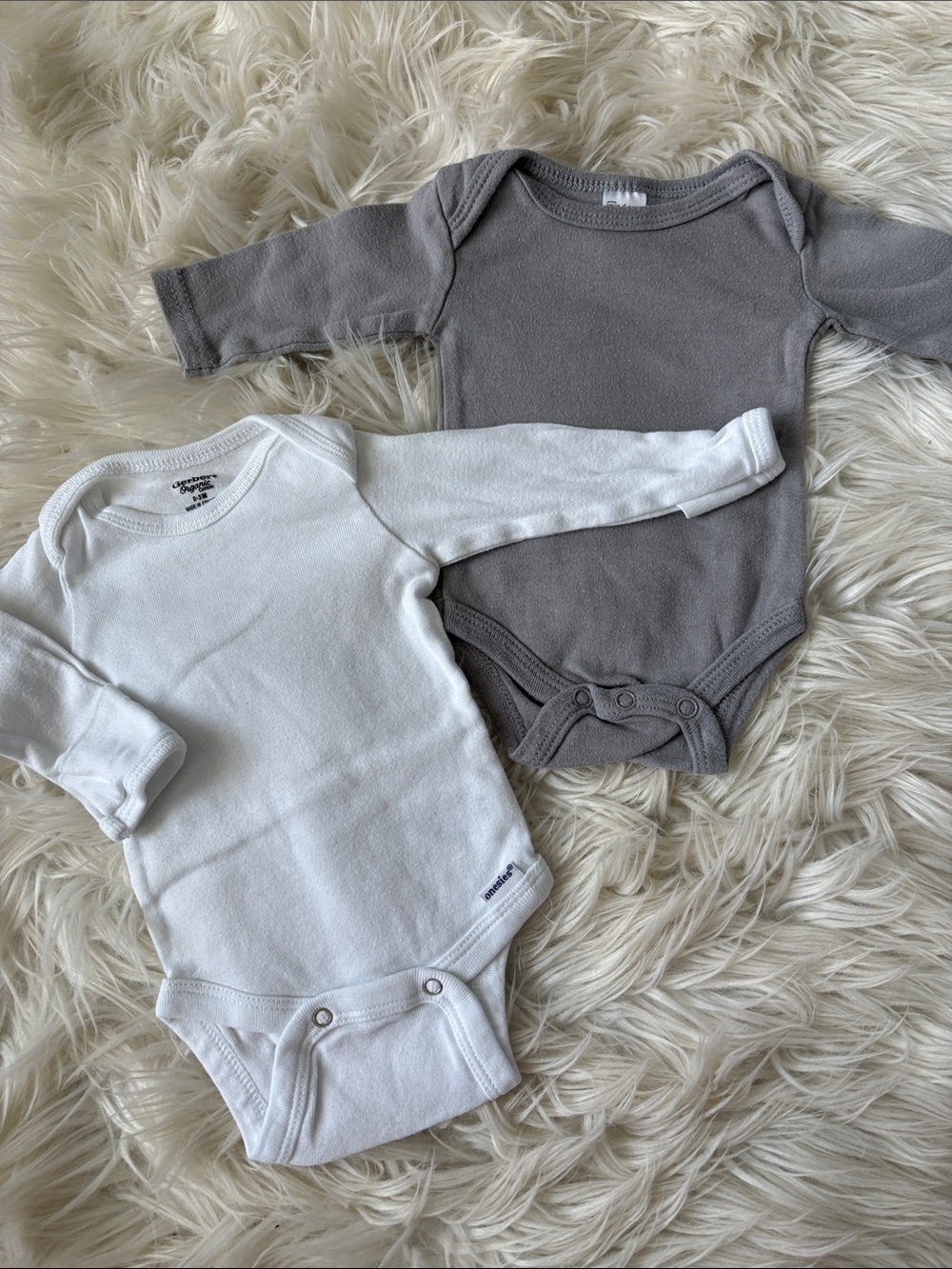Soft Long-Sleeve Baby Bodysuit Set — White & Gray